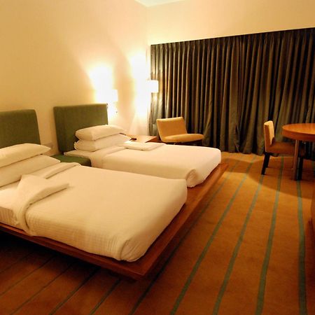Hotel Parc Estique Pune Exteriör bild
