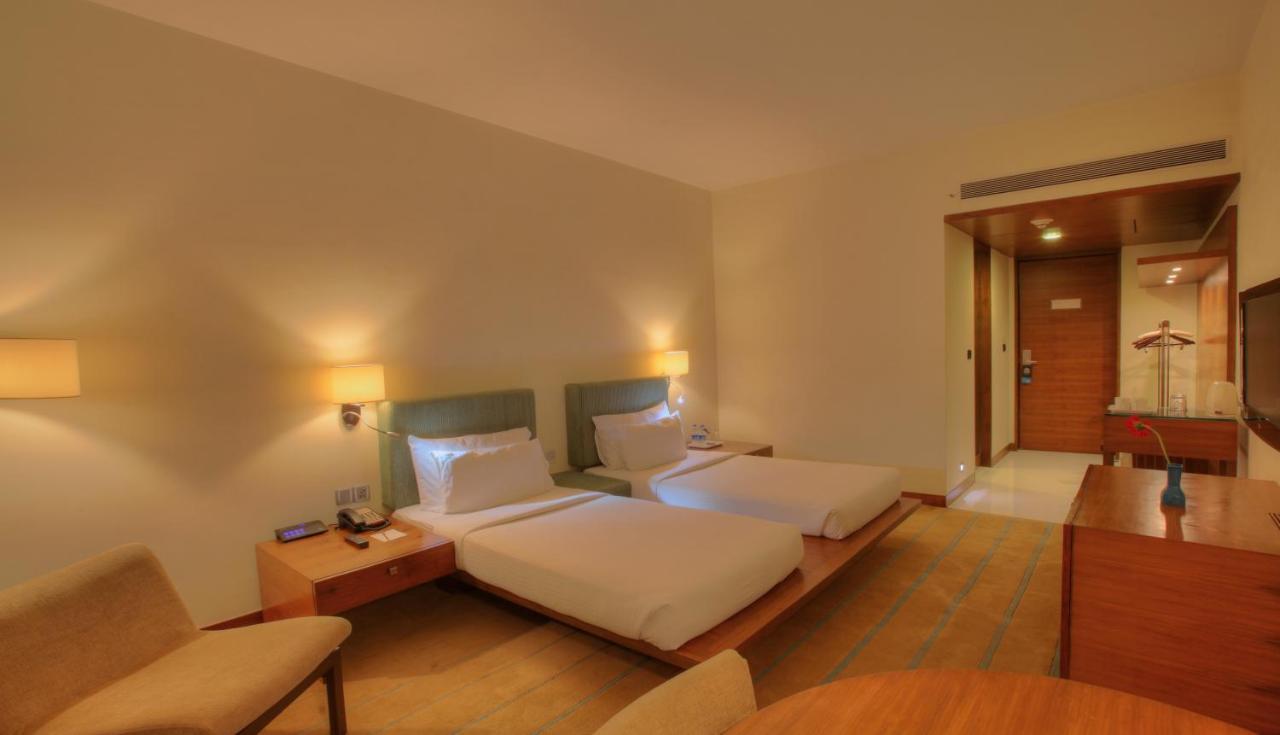 Hotel Parc Estique Pune Exteriör bild