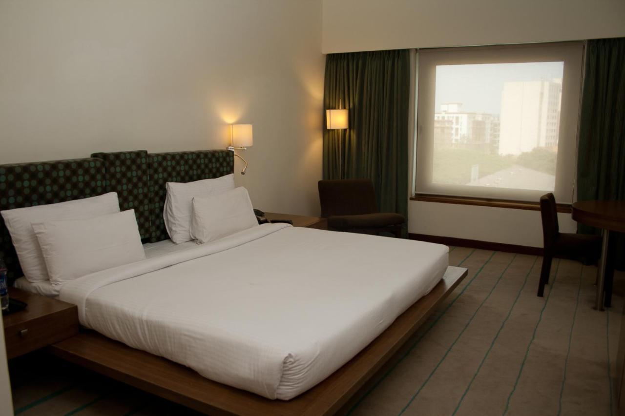 Hotel Parc Estique Pune Exteriör bild