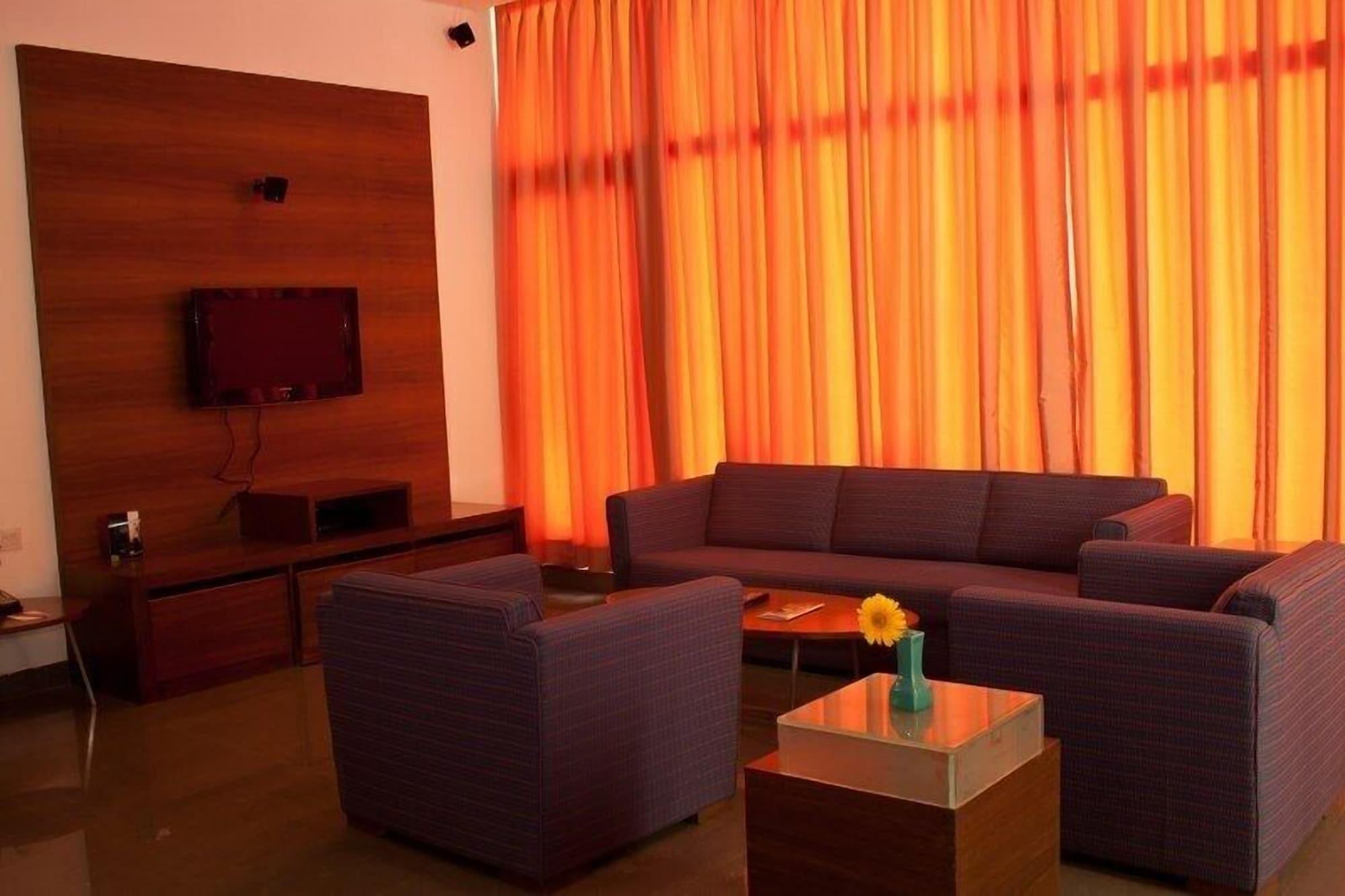 Hotel Parc Estique Pune Exteriör bild