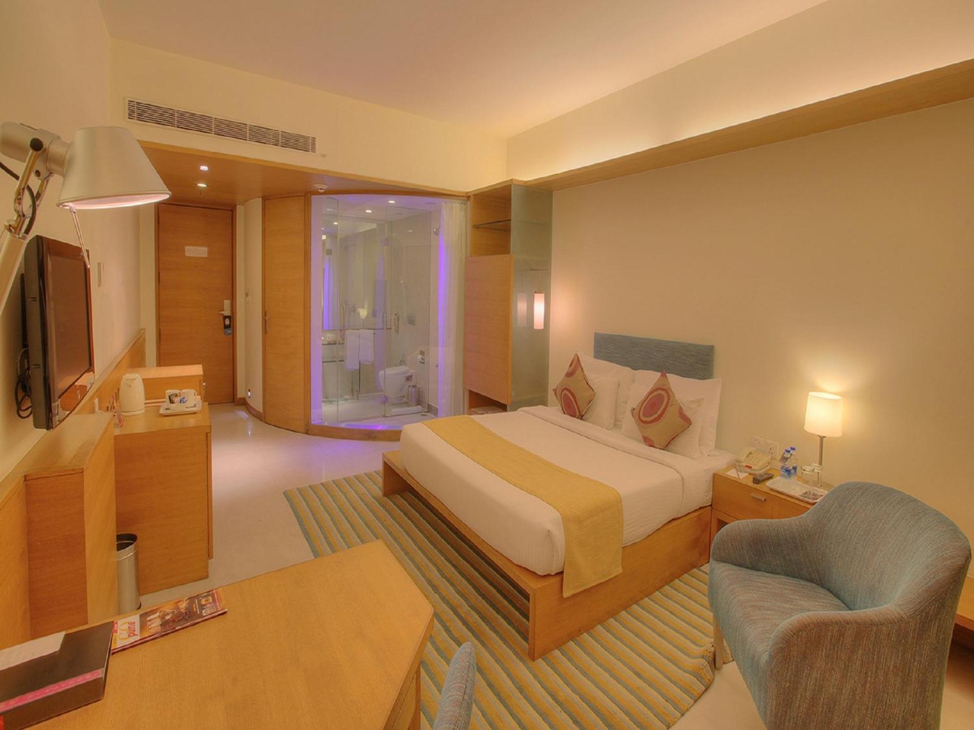 Hotel Parc Estique Pune Exteriör bild