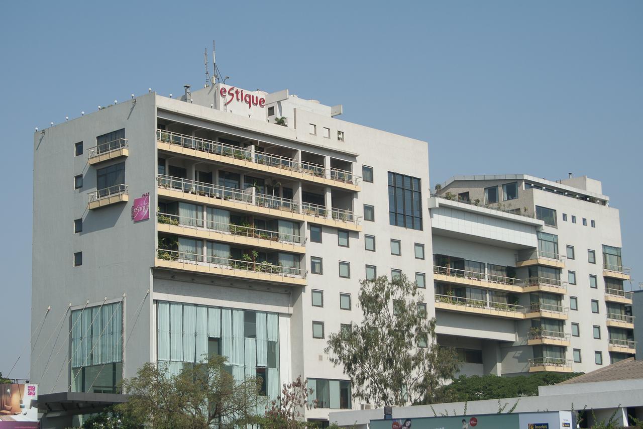 Hotel Parc Estique Pune Exteriör bild