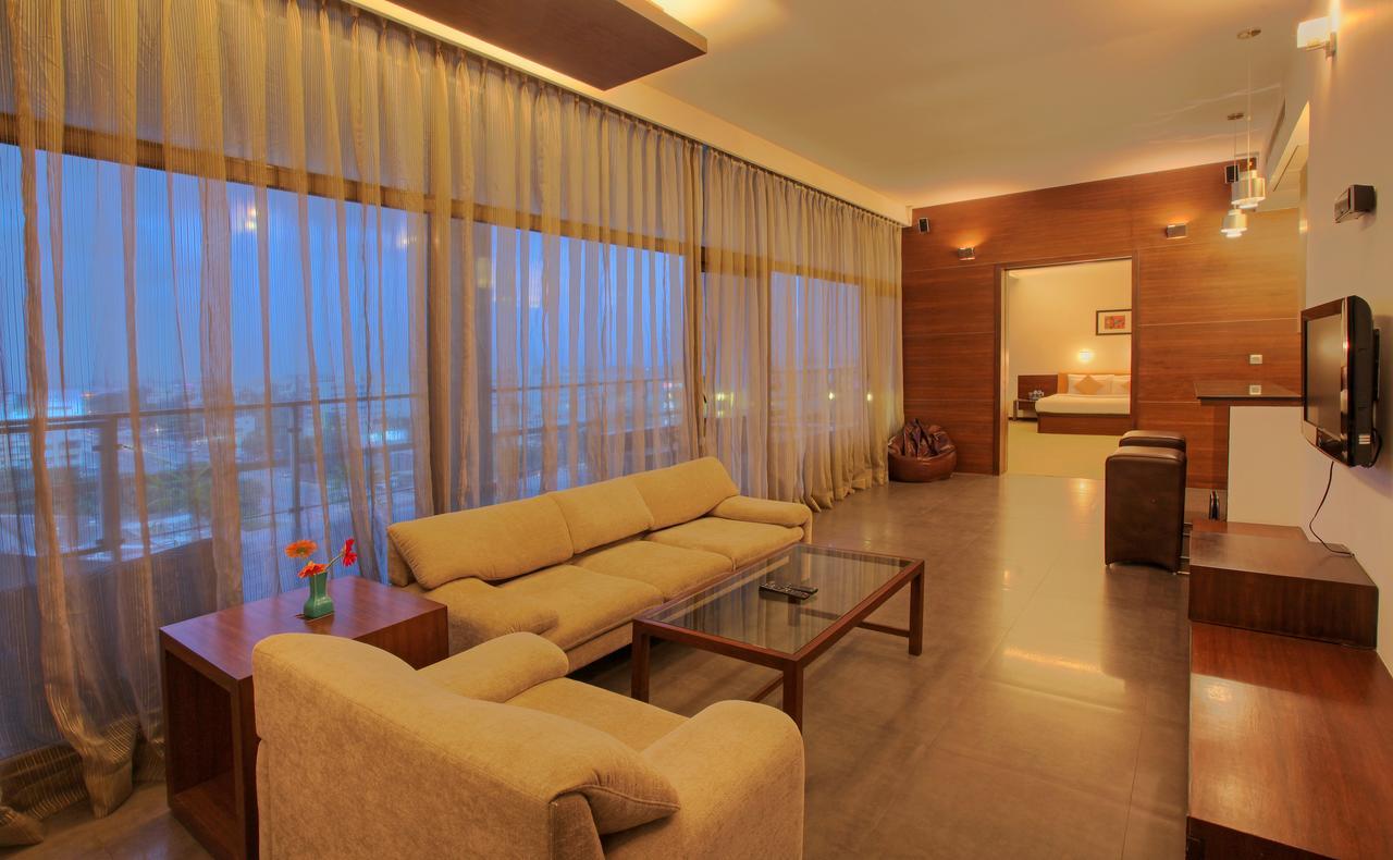 Hotel Parc Estique Pune Exteriör bild