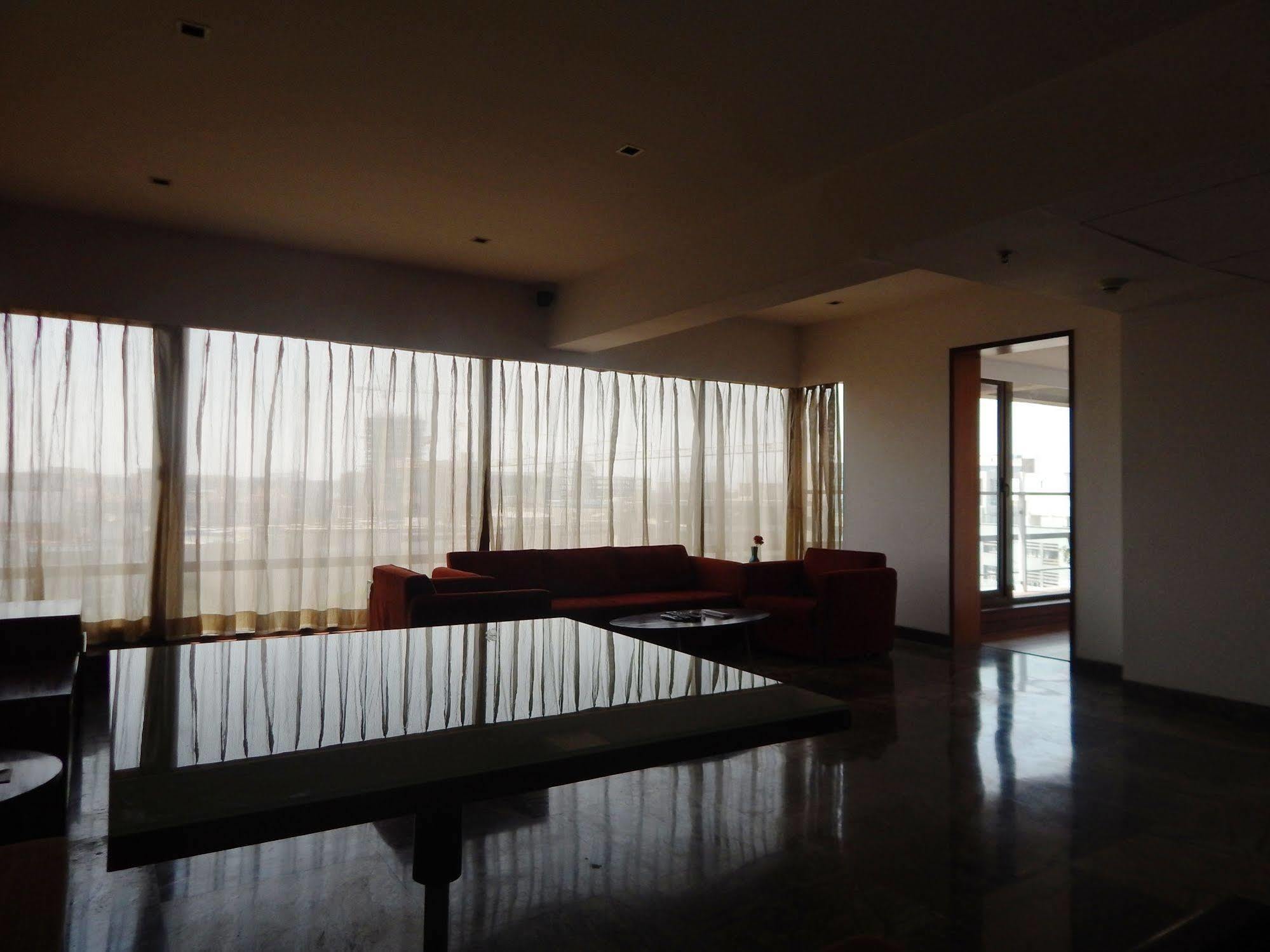 Hotel Parc Estique Pune Exteriör bild