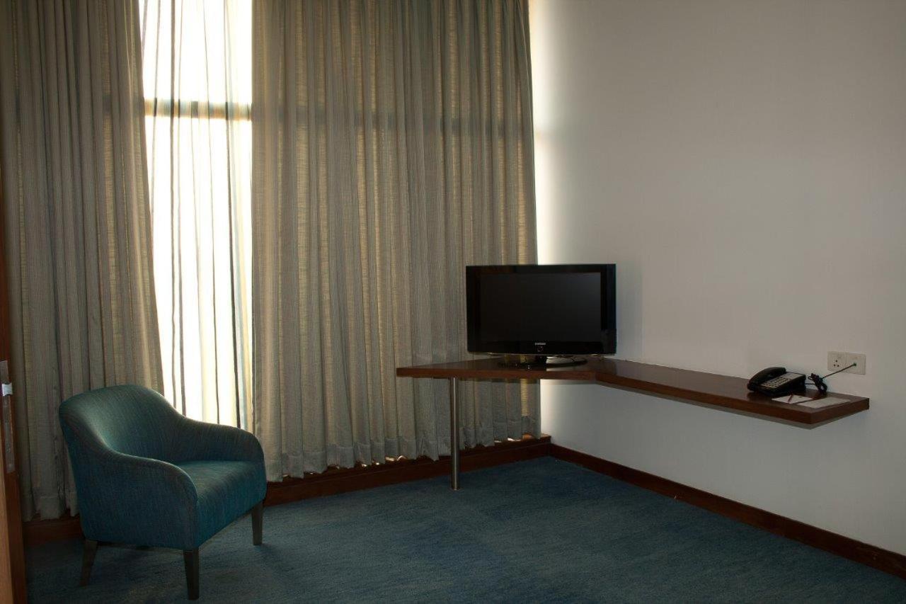 Hotel Parc Estique Pune Exteriör bild